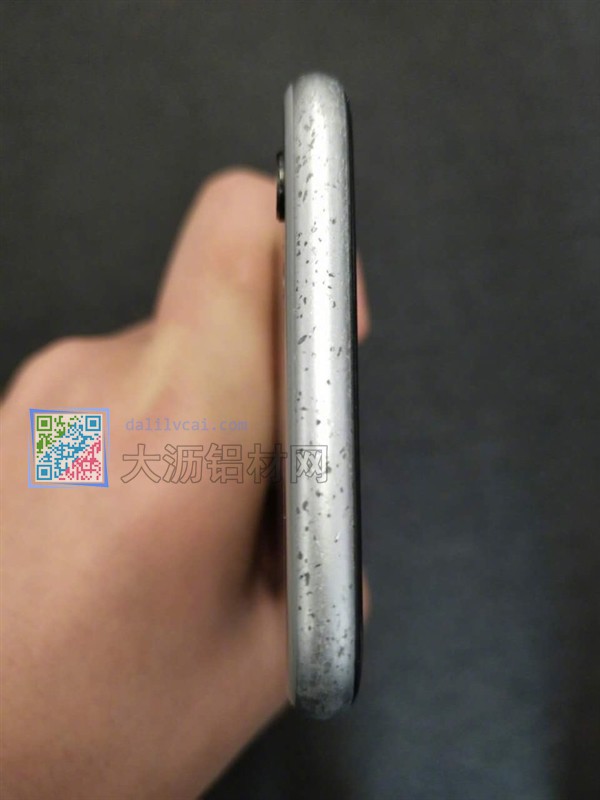 阳极氧化工艺后的苹果iphone 6手机被自然氧化3