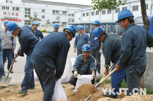 轻合金公司组织防洪演练提高应急处置能力现场